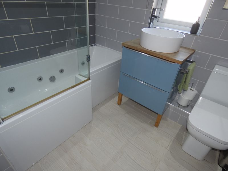 Family Bathroom- click for photo gallery